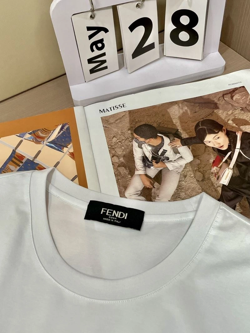 Fendi T-Shirts Breathable 121400