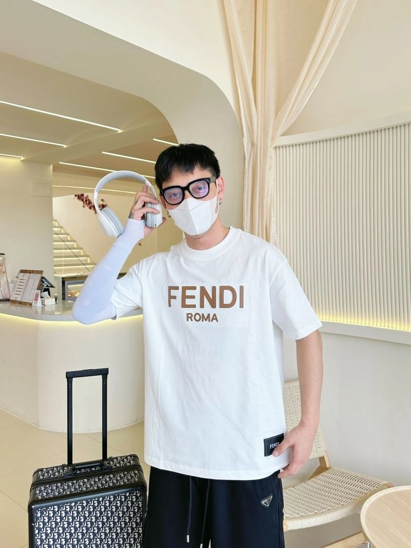 Fendi T-Shirts Lightweight 121364