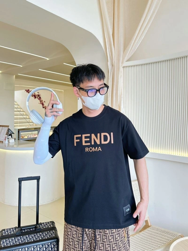 Fendi T-Shirts Refined 121378