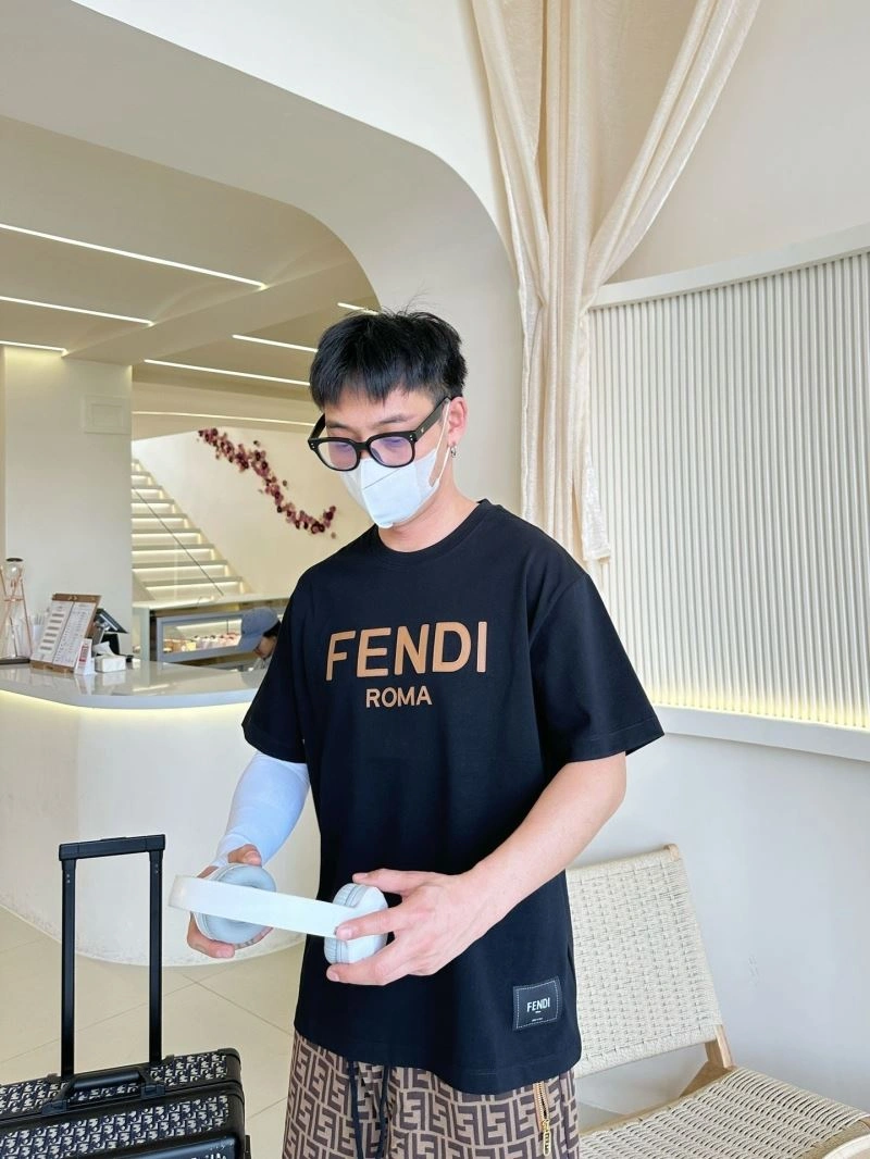 Fendi T-Shirts Refined 121378