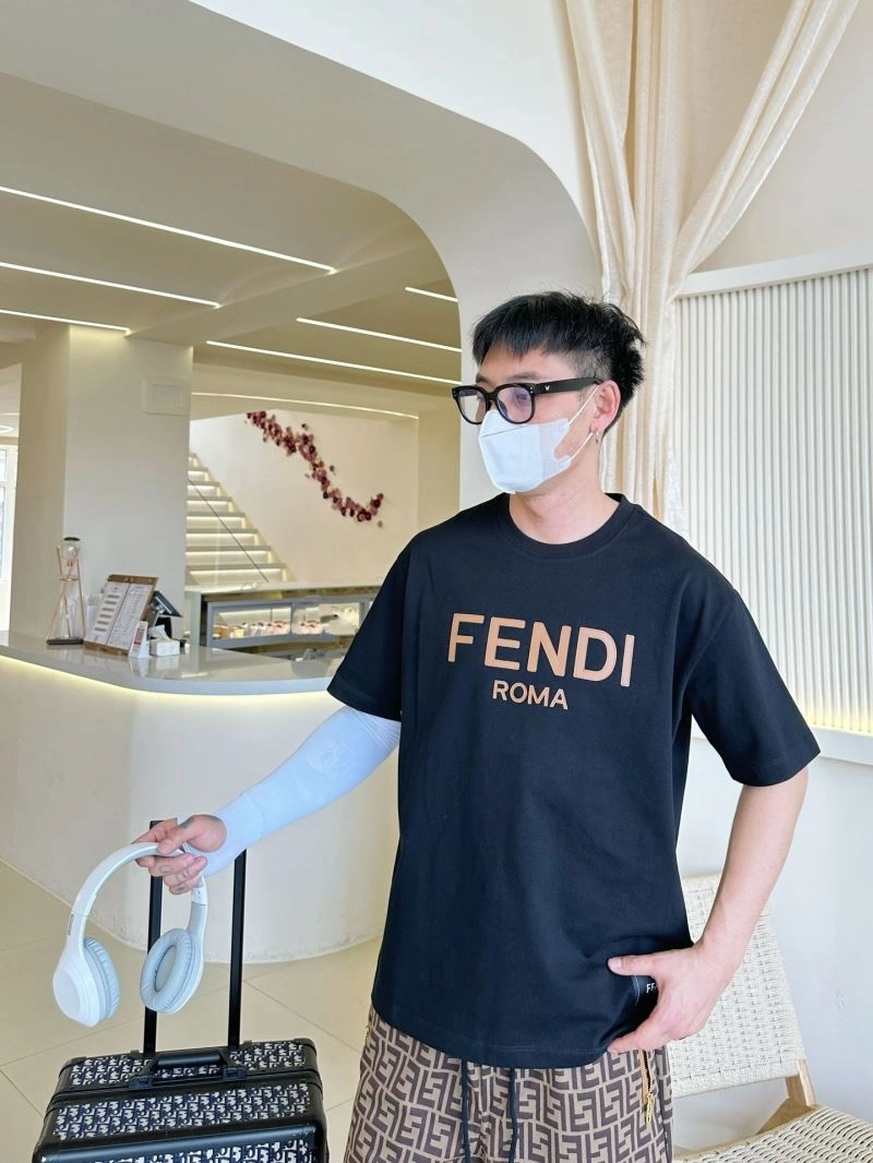 Fendi T-Shirts Refined 121378