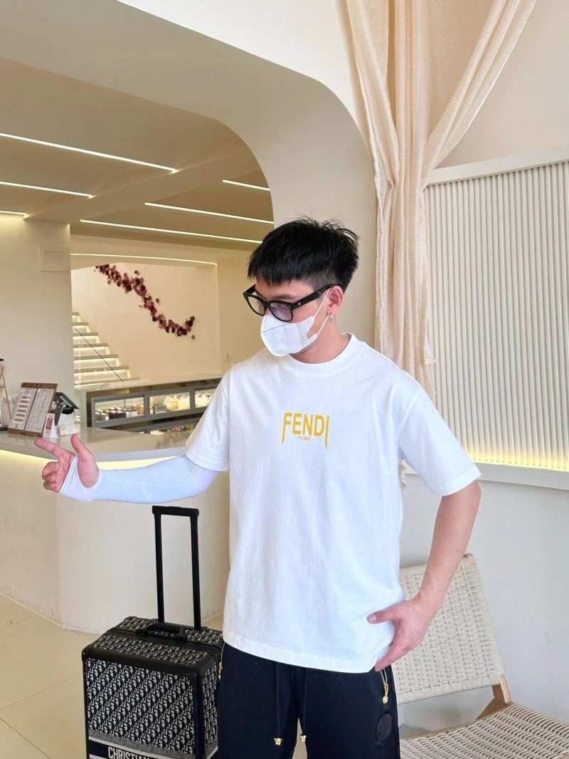Fendi T-Shirts Breathable 121370
