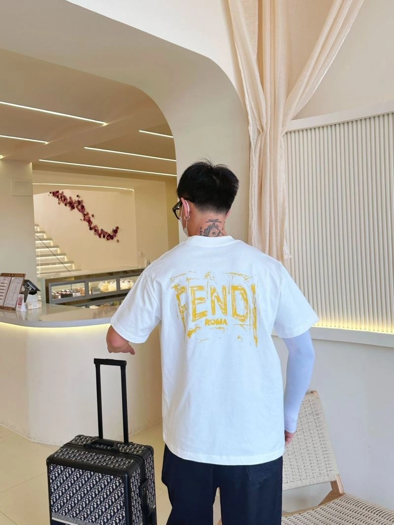 Fendi T-Shirts Breathable 121370