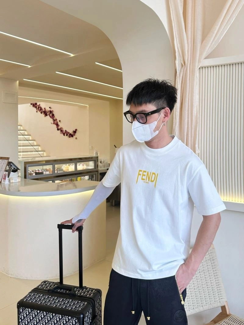 Fendi T-Shirts Breathable 121370