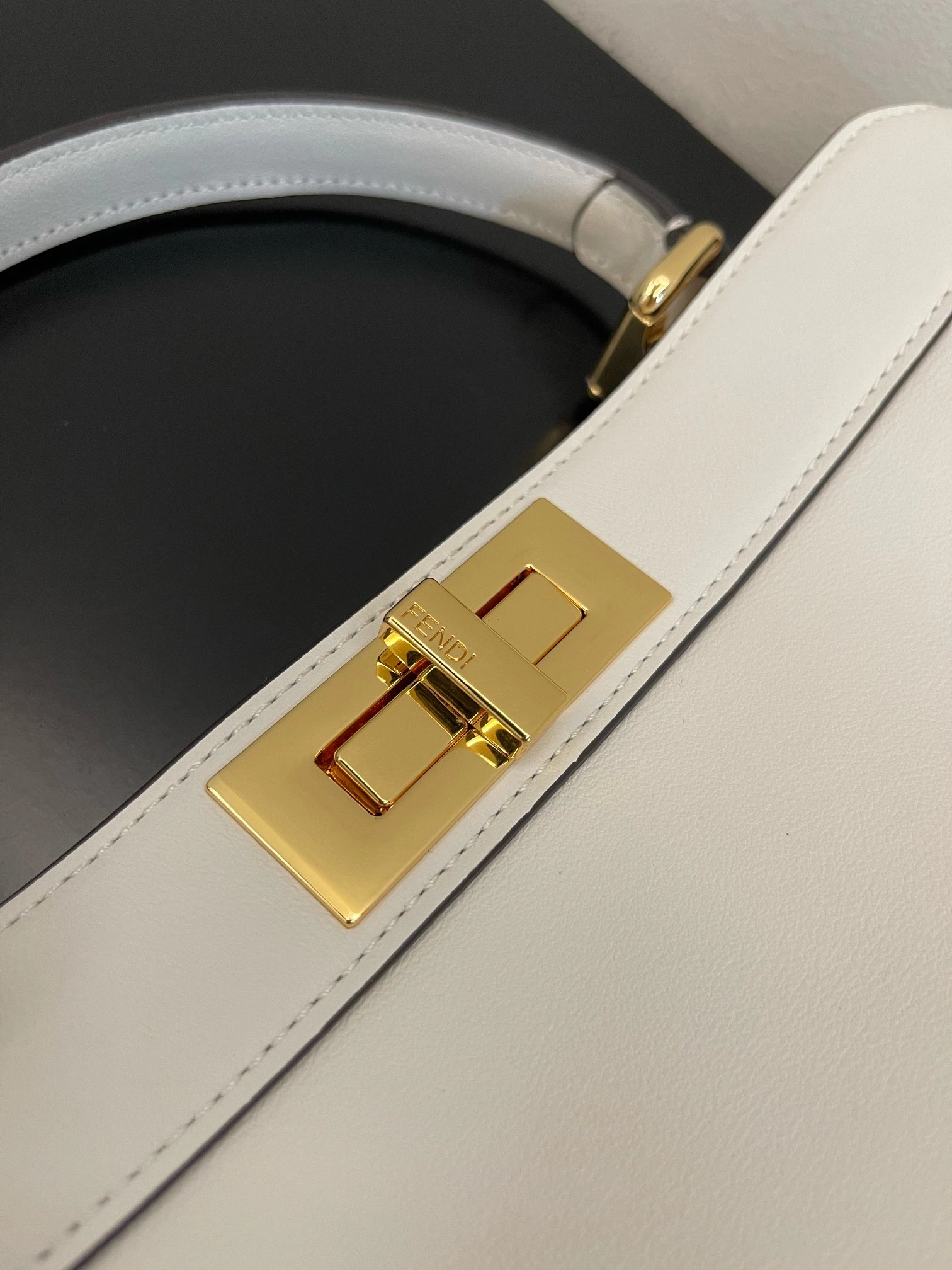 AllSeason Fendi Top Handle Bags 76642