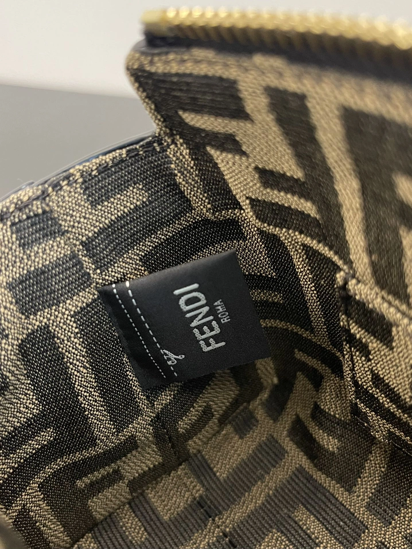 Tailored Fendi Top Handle Bags 76635