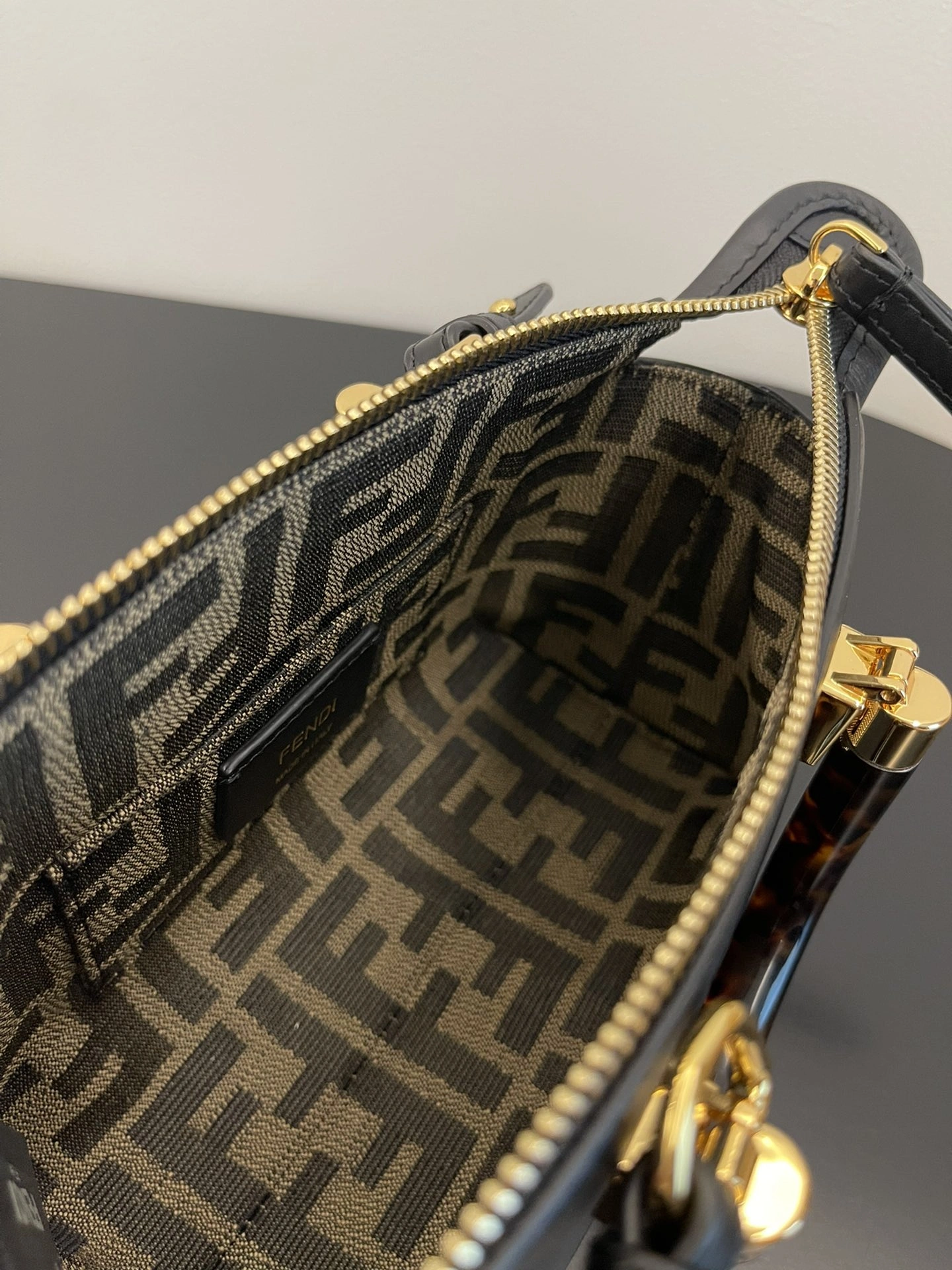 Tailored Fendi Top Handle Bags 76635