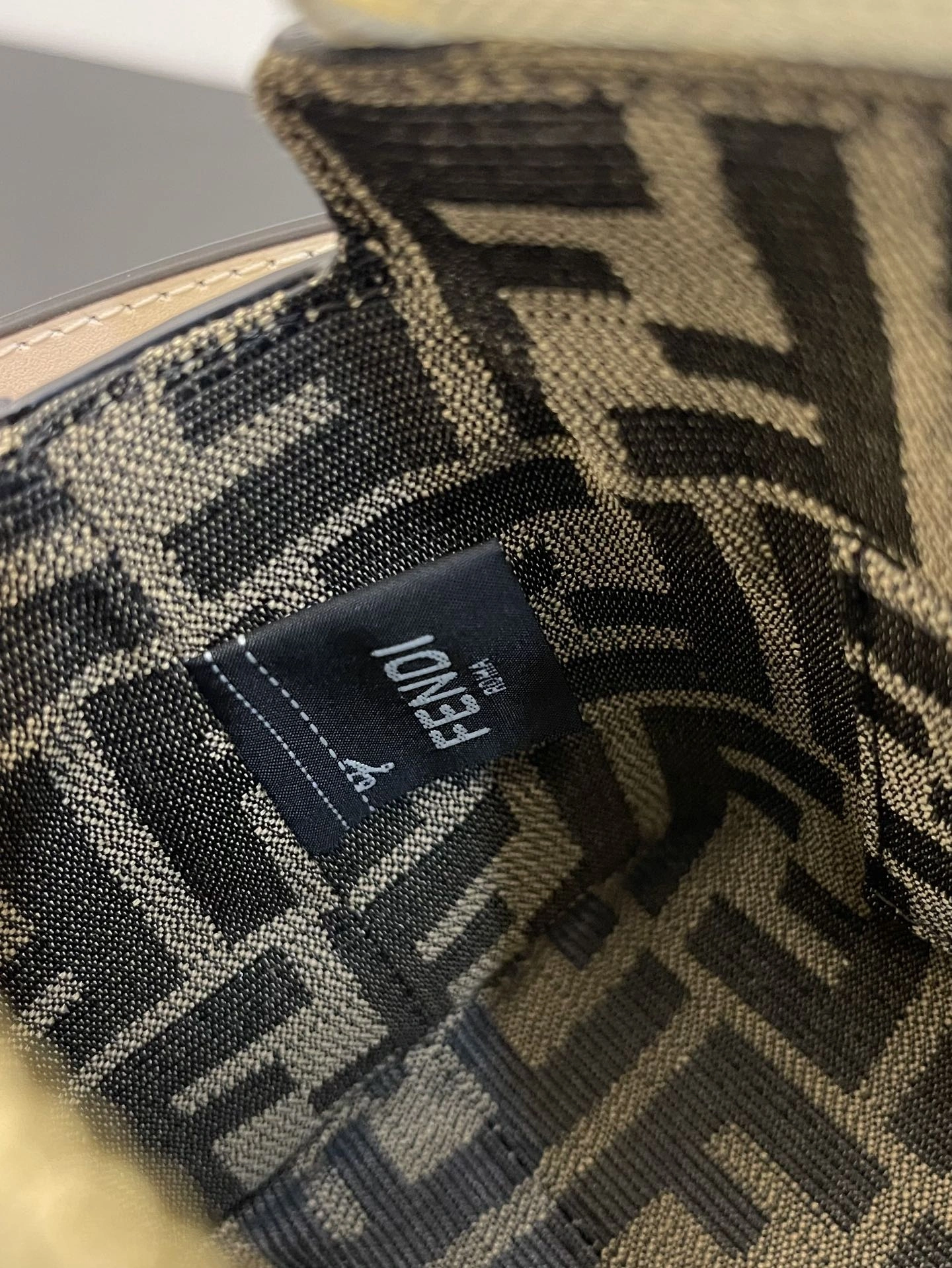 Classic Fendi Top Handle Bags 76630
