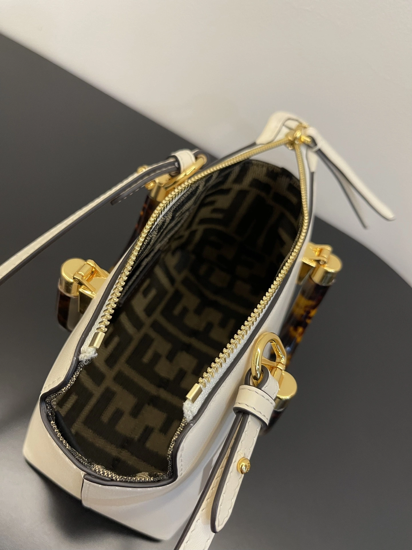 Classic Fendi Top Handle Bags 76630