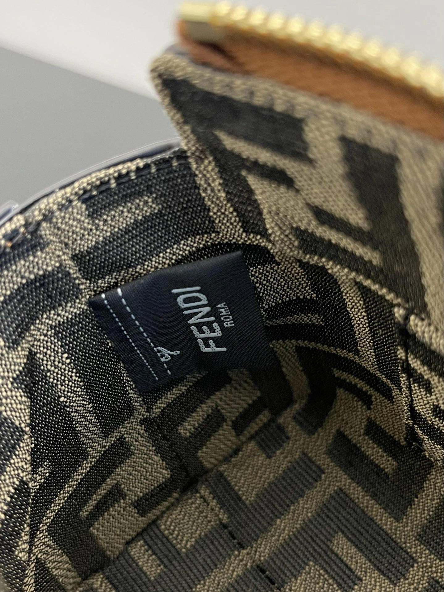 Tailored Fendi Top Handle Bags 76634