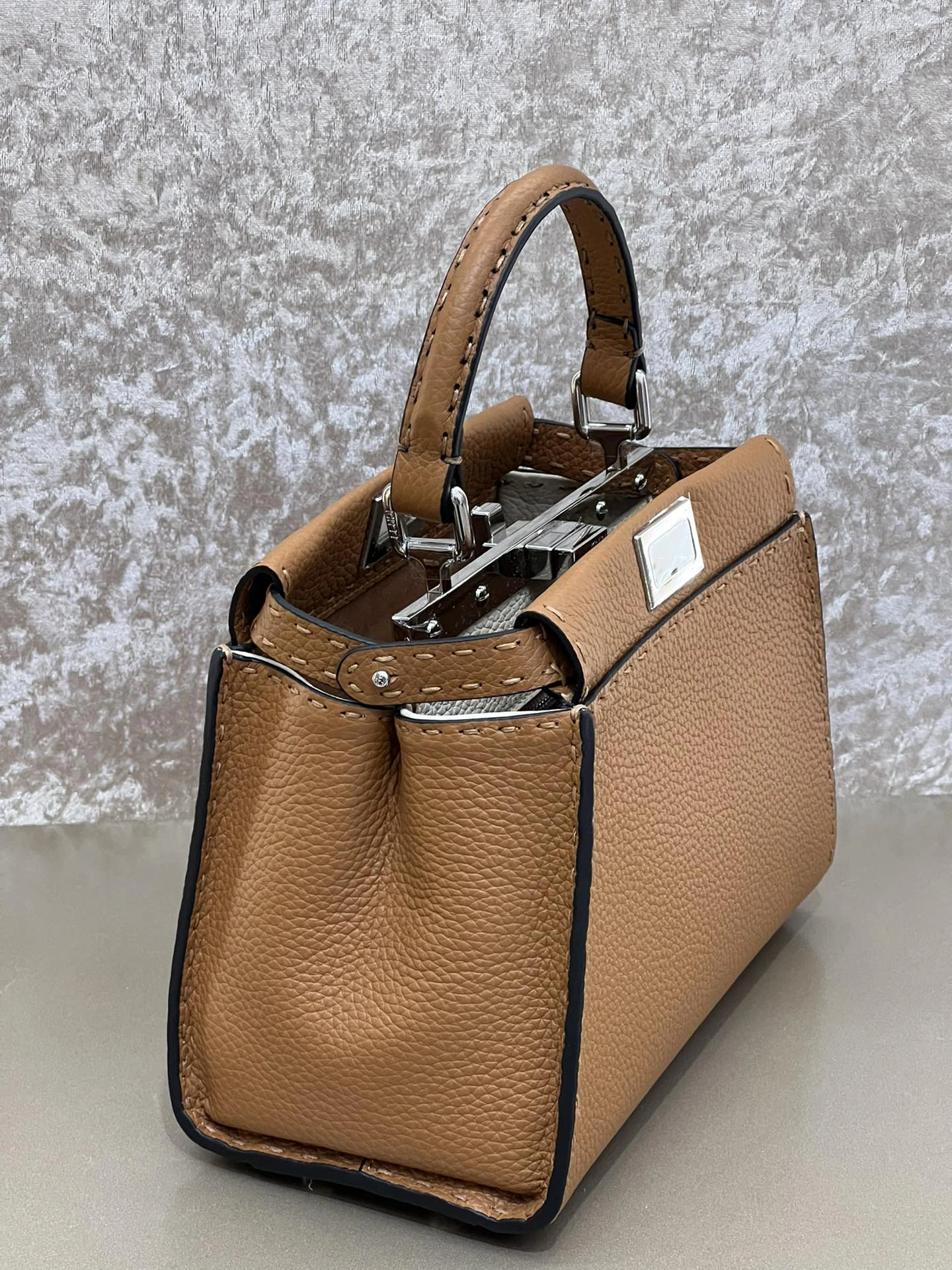 Stretchable Fendi Top Handle Bags 76631