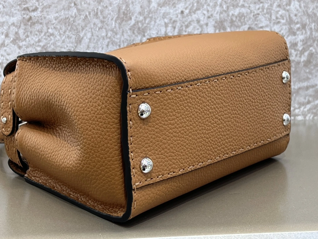 Stretchable Fendi Top Handle Bags 76631