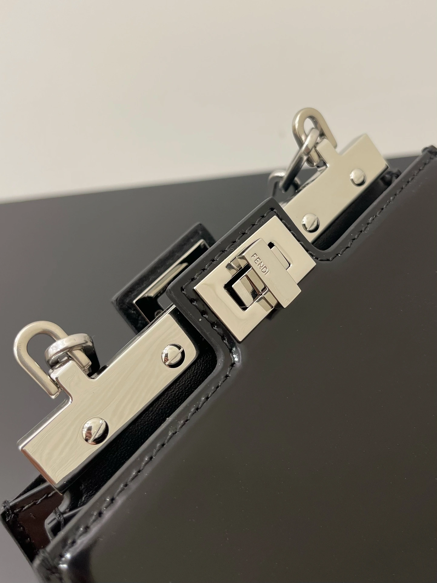 Practical Fendi Top Handle Bags 76627