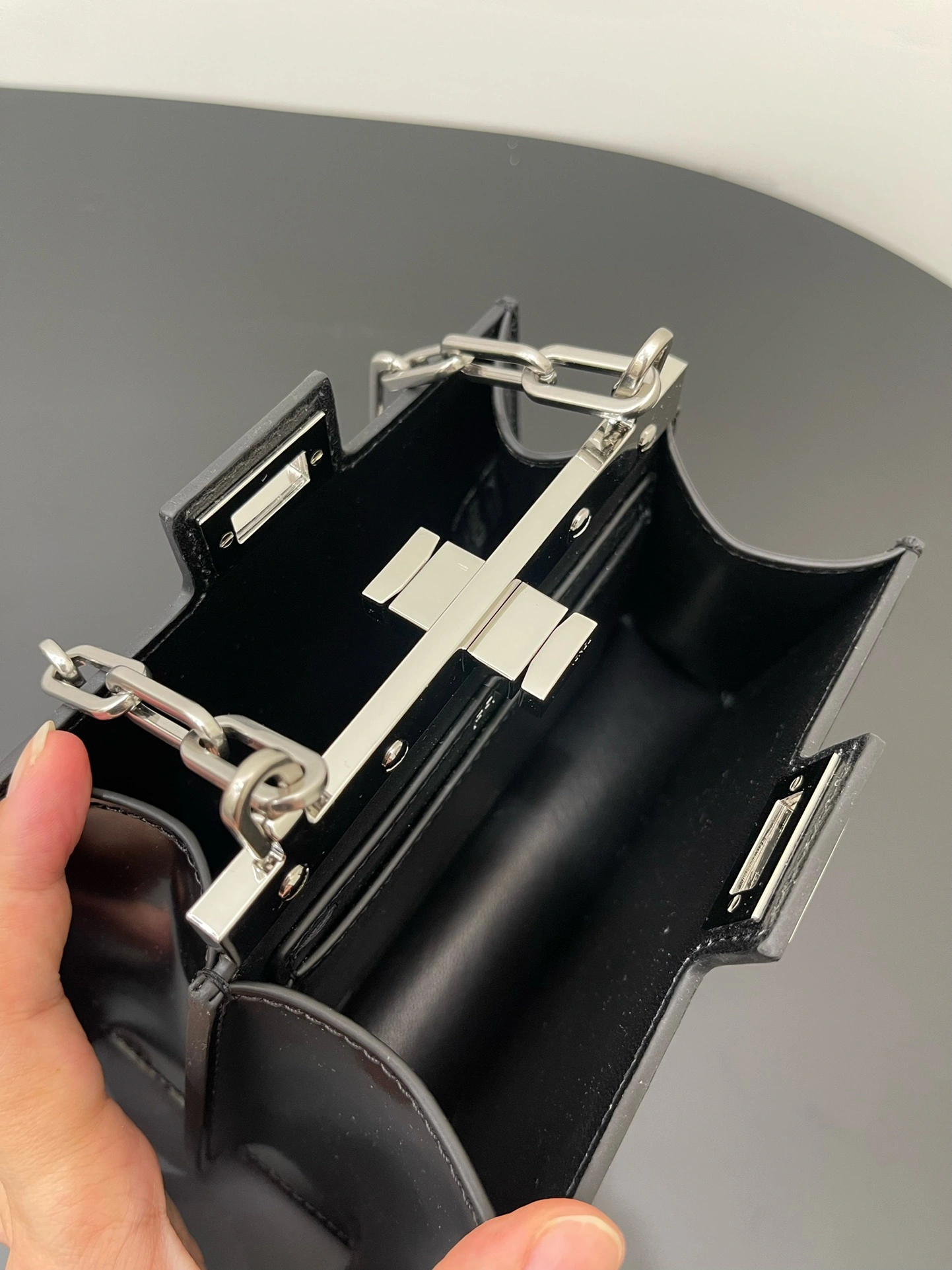 Practical Fendi Top Handle Bags 76627