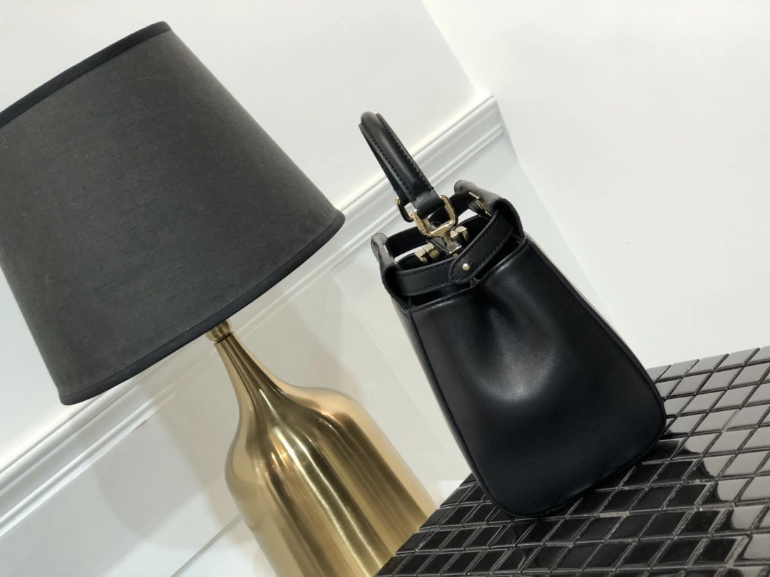Unique Fendi Top Handle Bags 76629