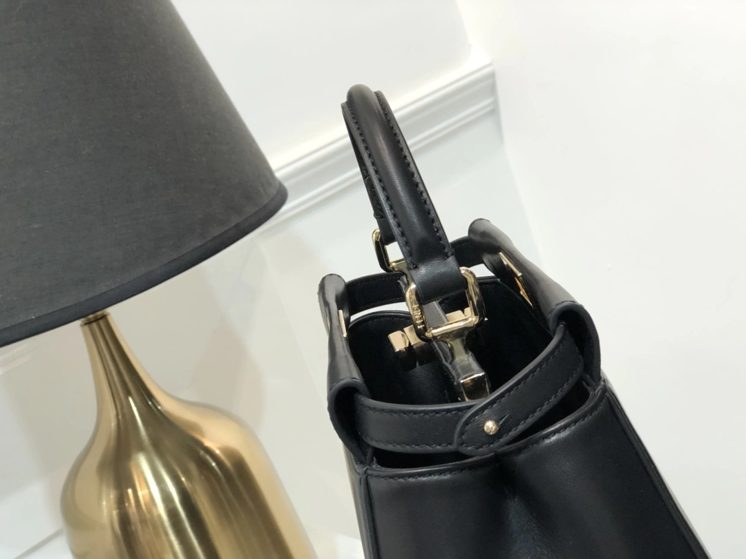 Unique Fendi Top Handle Bags 76629