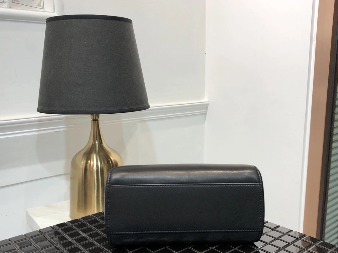 Unique Fendi Top Handle Bags 76629