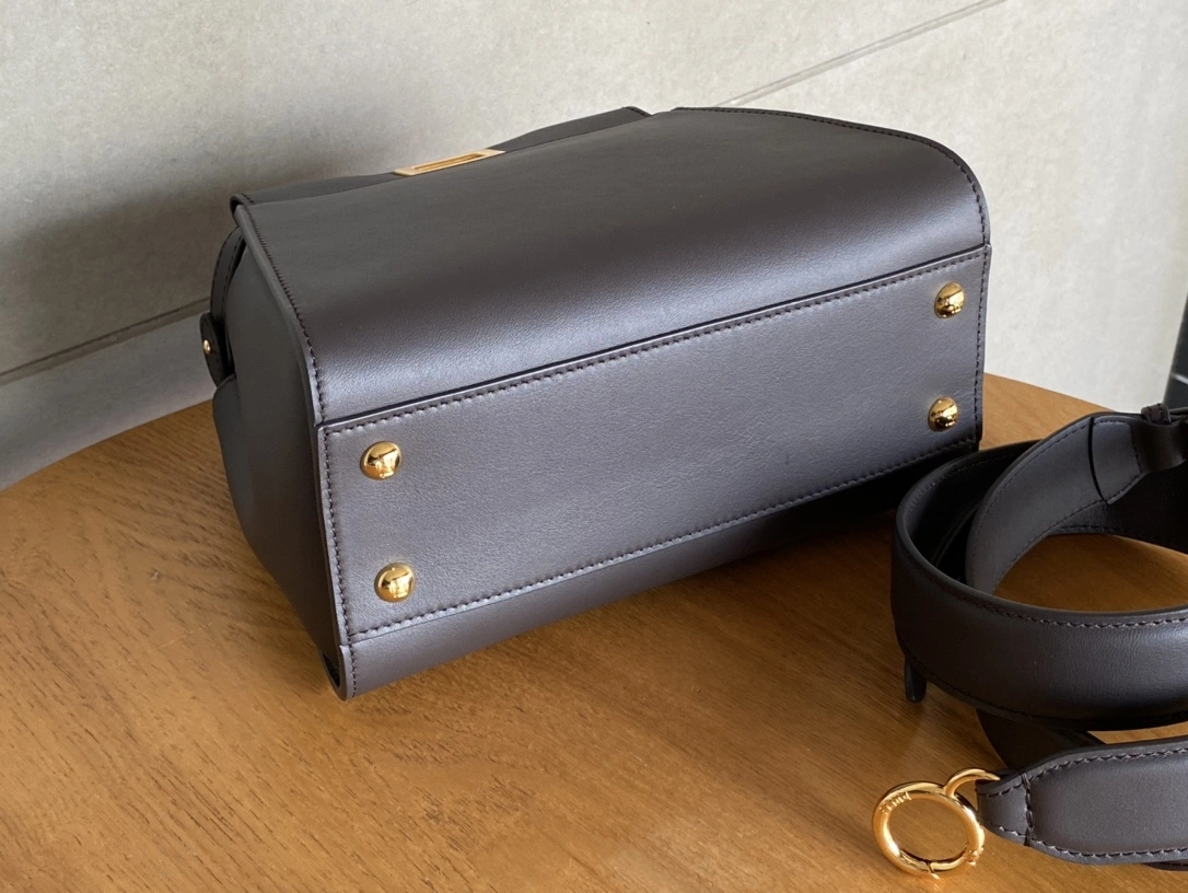 Fendi Top Handle Bags Durable 76618