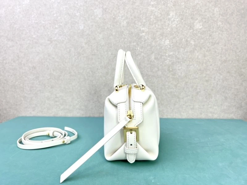 Reliable Fendi Top Handle Bags 72731