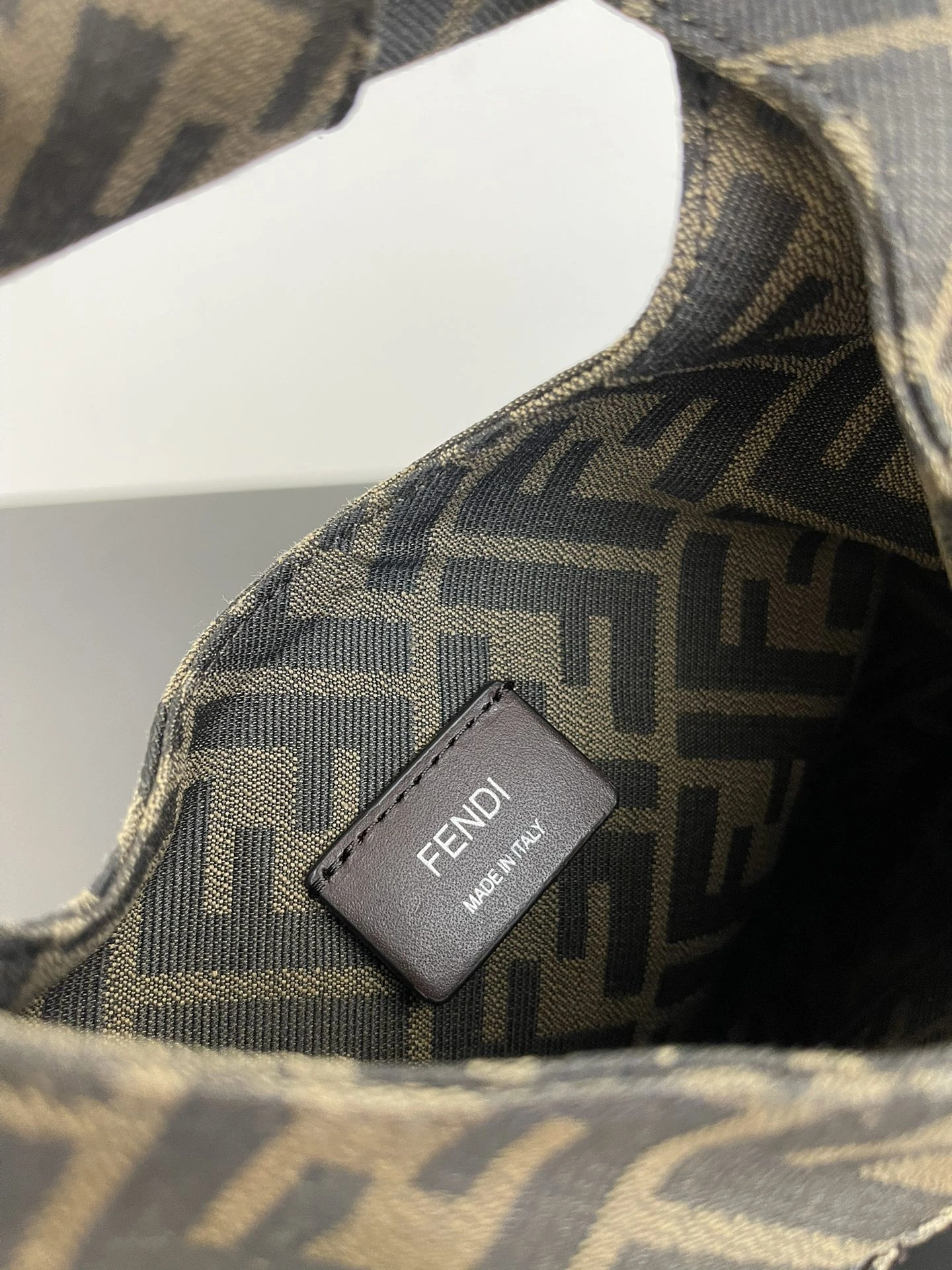 ZeroBulk Fendi Top Handle Bags 69638