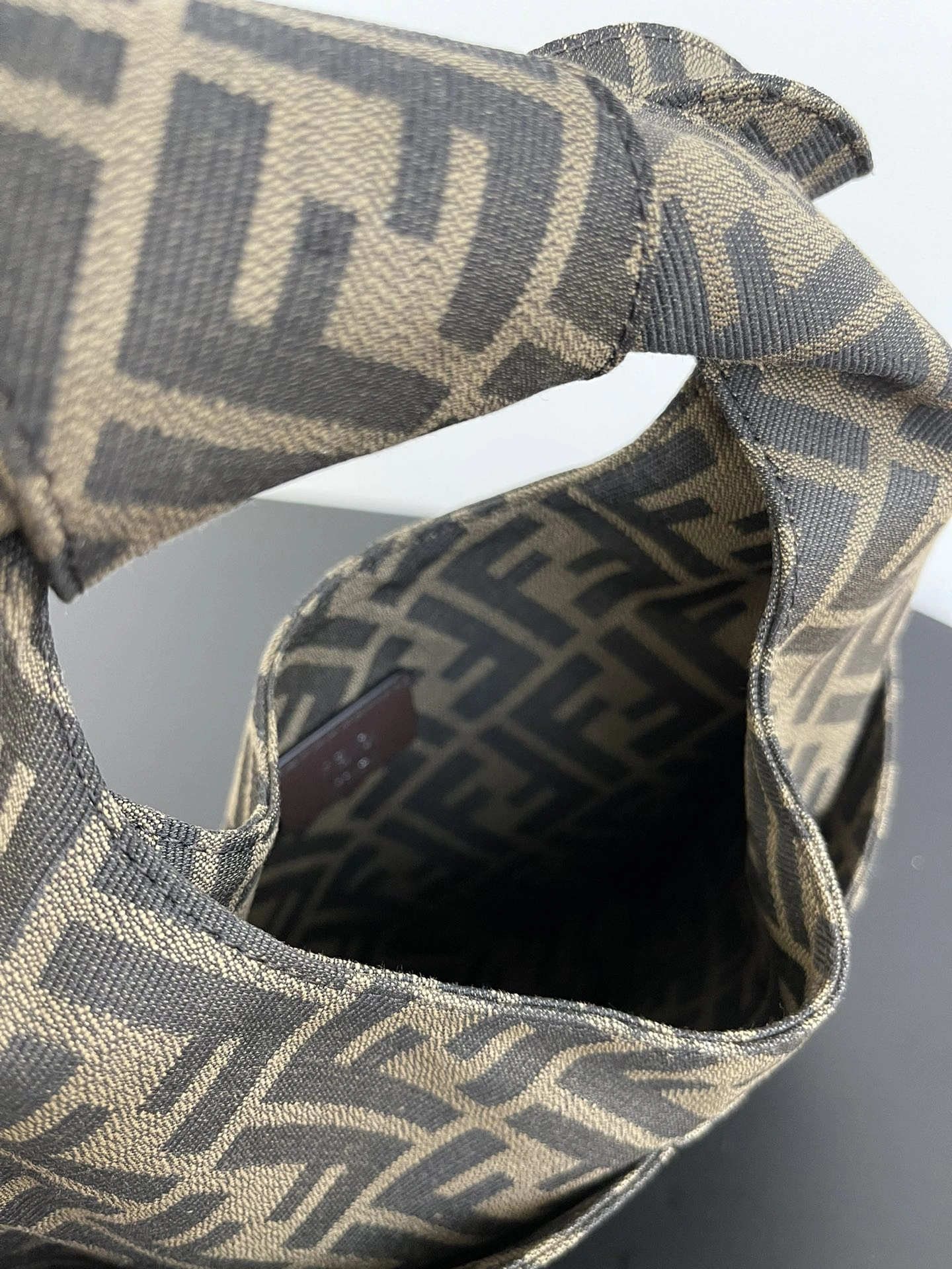 ZeroBulk Fendi Top Handle Bags 69638