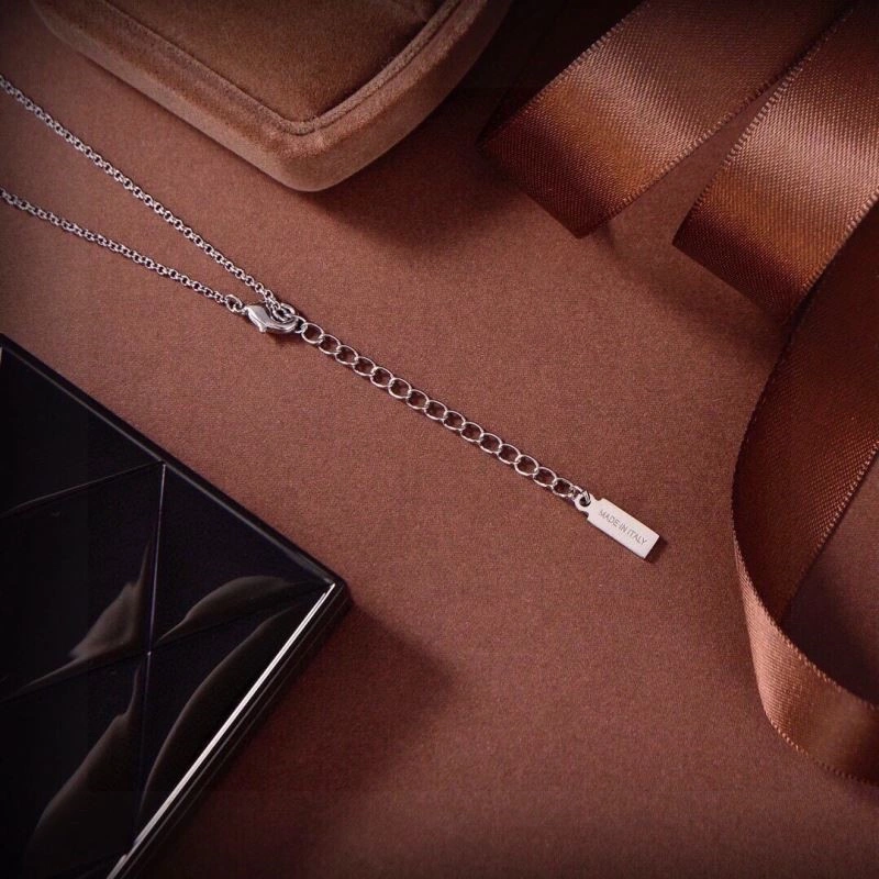 Sporty Ferragamo Necklaces 208751