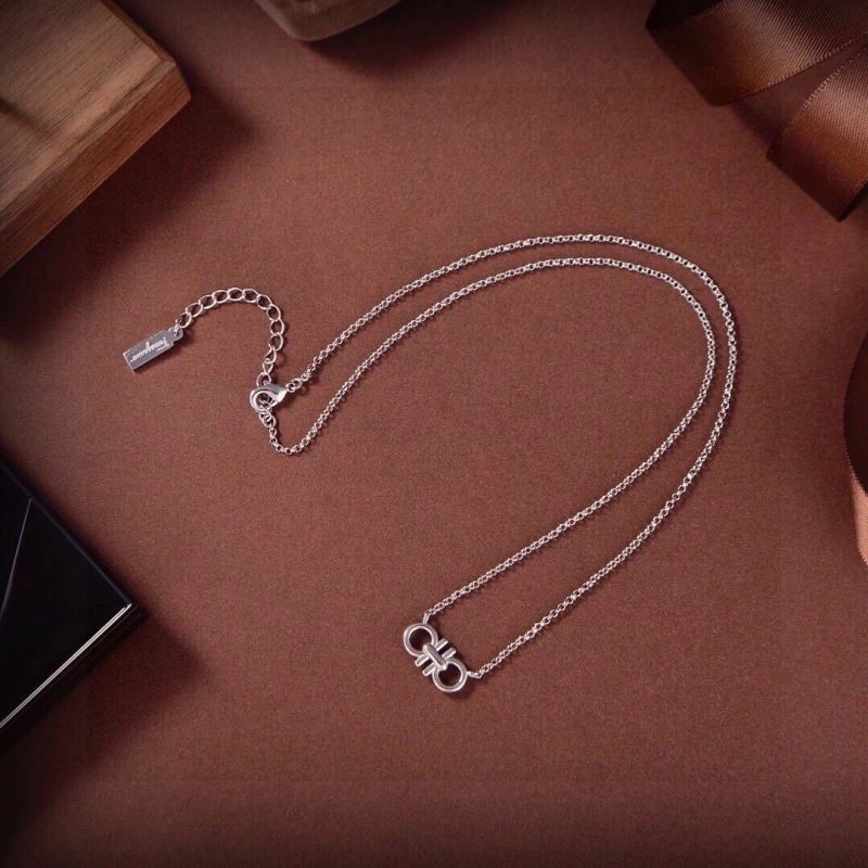 Sporty Ferragamo Necklaces 208751