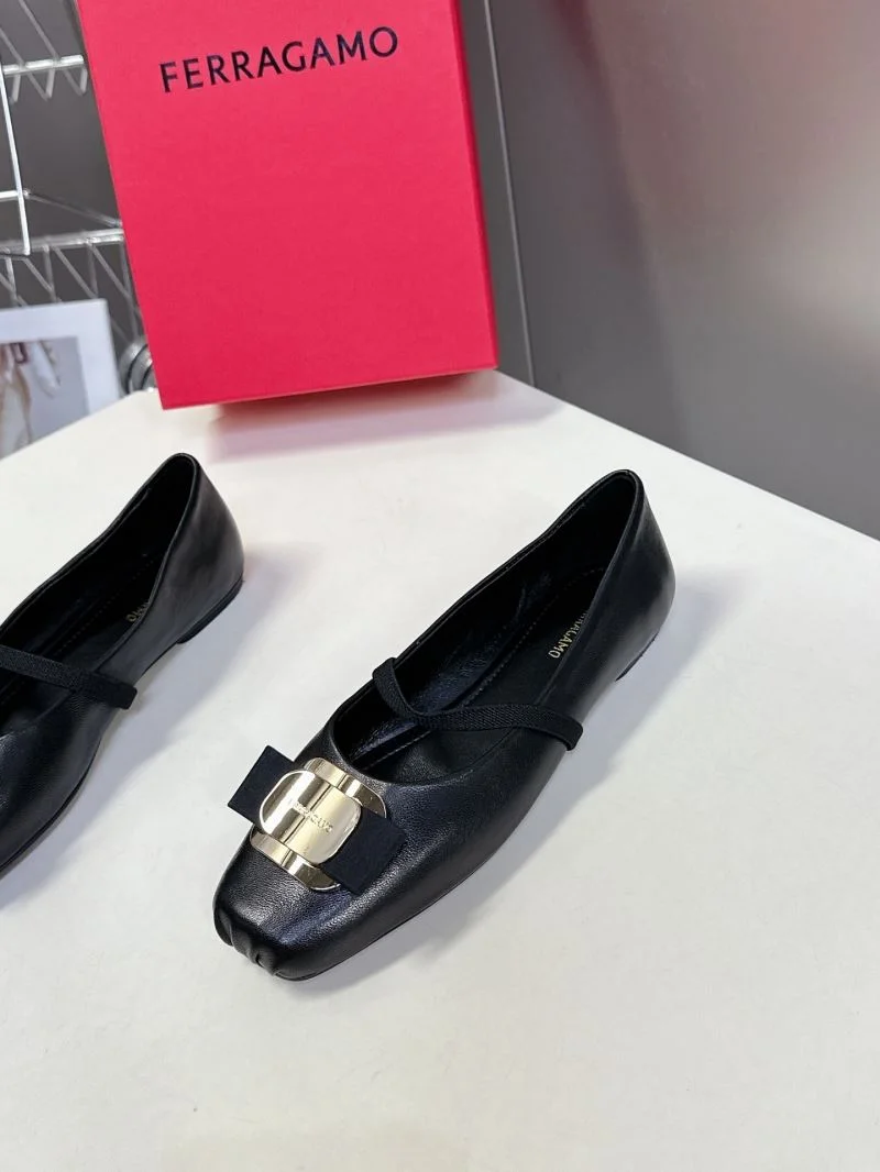 Refined Ferragamo Shoes 10111