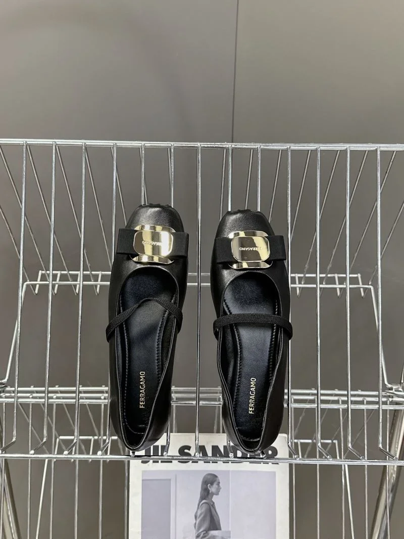 Refined Ferragamo Shoes 10111