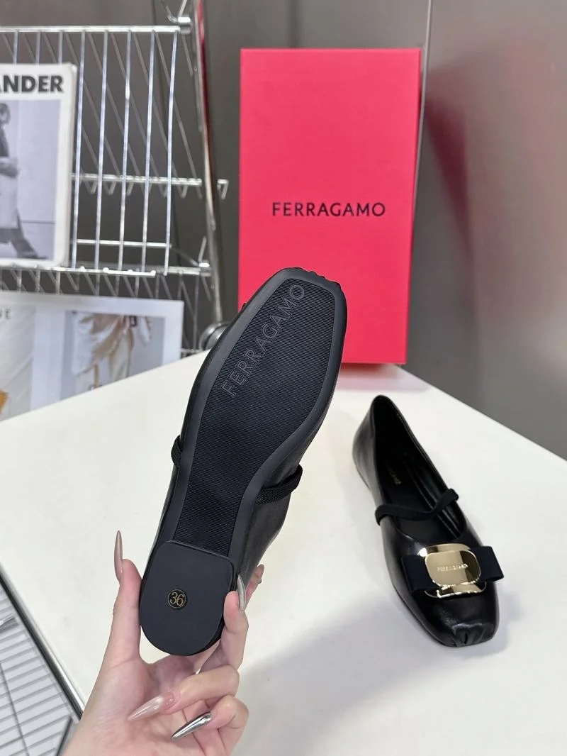 Refined Ferragamo Shoes 10111
