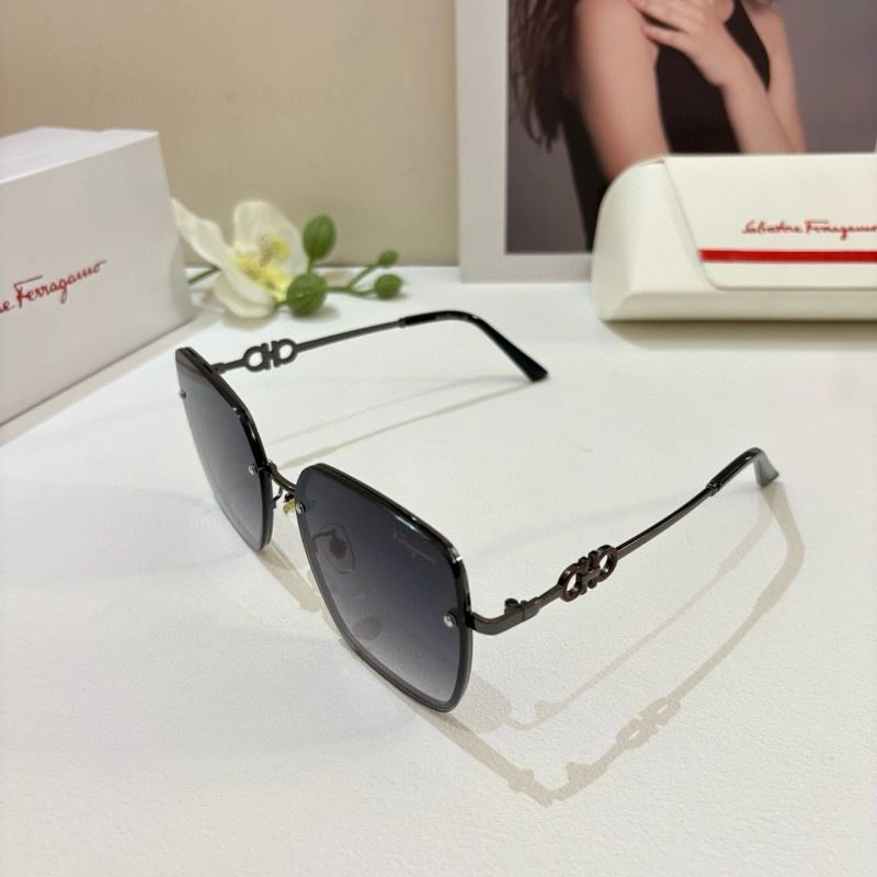 Casual Ferragamo Sunglasses 279328