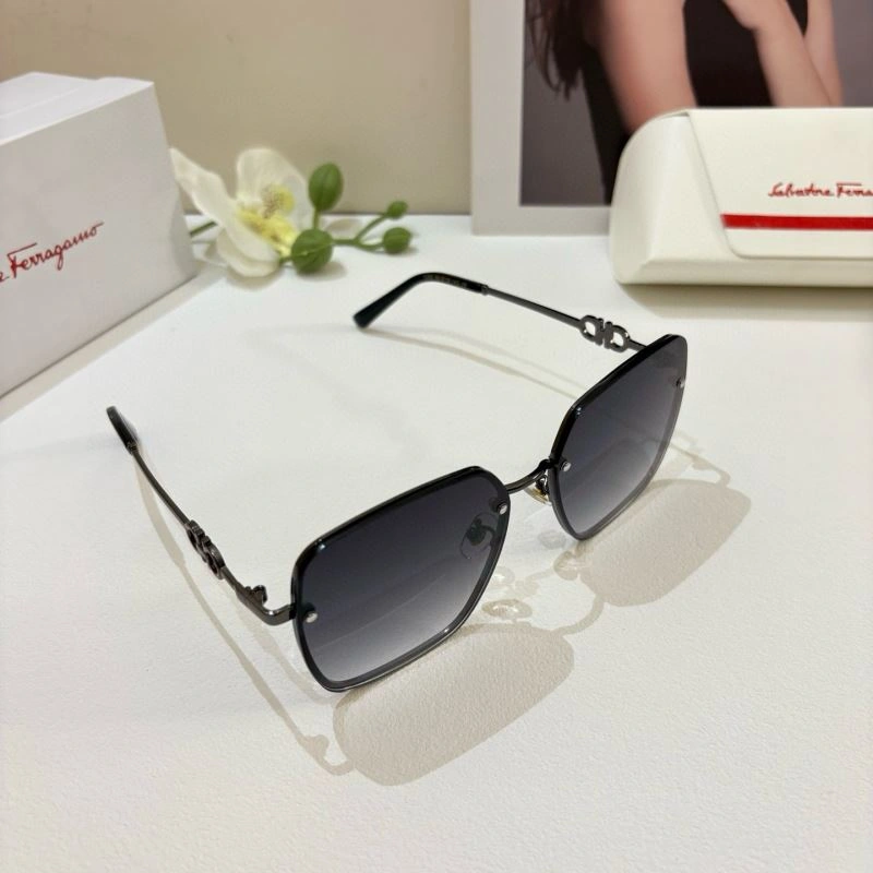 Casual Ferragamo Sunglasses 279328