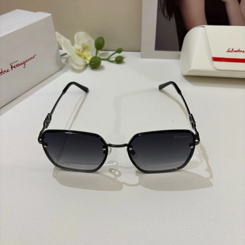 Casual Ferragamo Sunglasses 279328