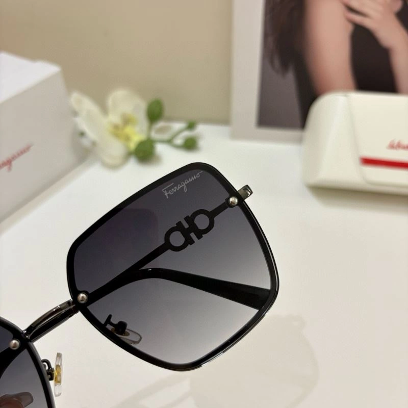 Casual Ferragamo Sunglasses 279328