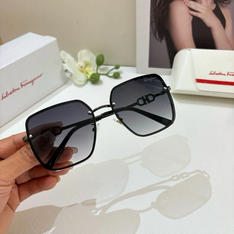 Casual Ferragamo Sunglasses 279328