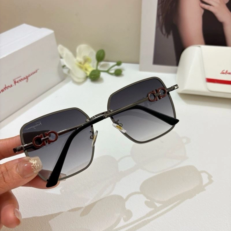 Casual Ferragamo Sunglasses 279328