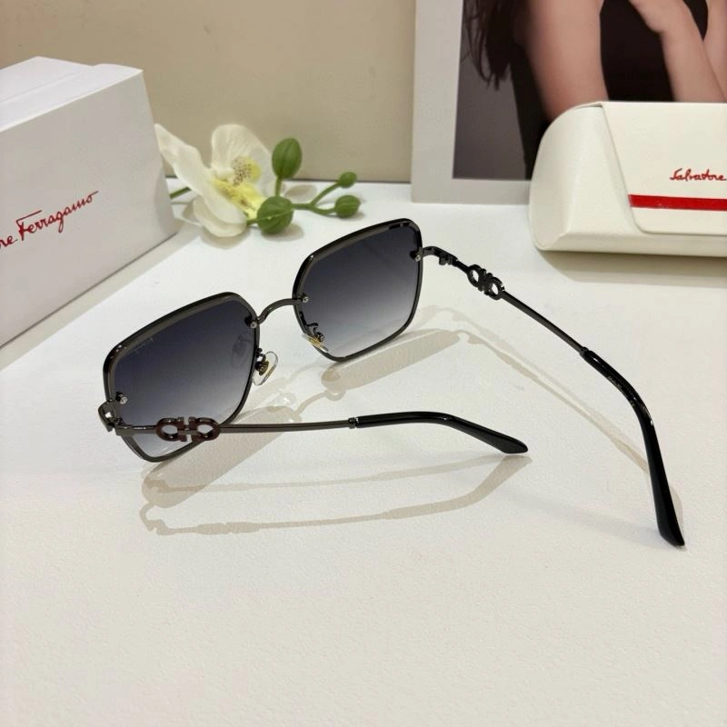 Casual Ferragamo Sunglasses 279328