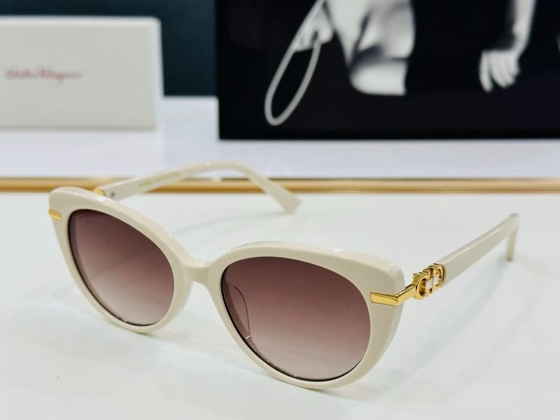 Contemporary Ferragamo Sunglasses 279337