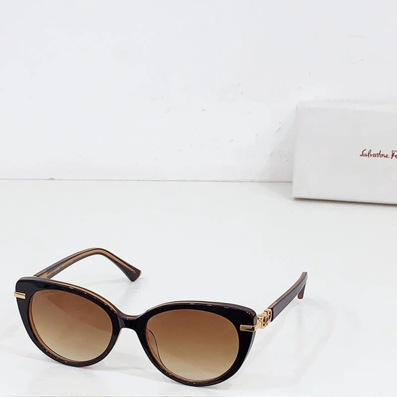 Stylish Ferragamo Sunglasses 279349