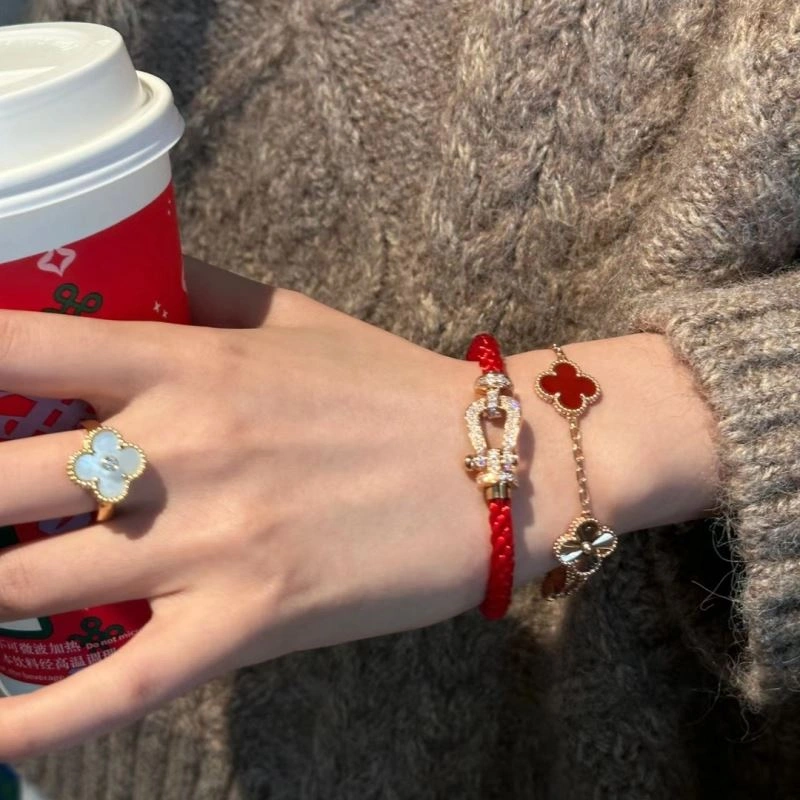 Contemporary Fred Bracelets 213005