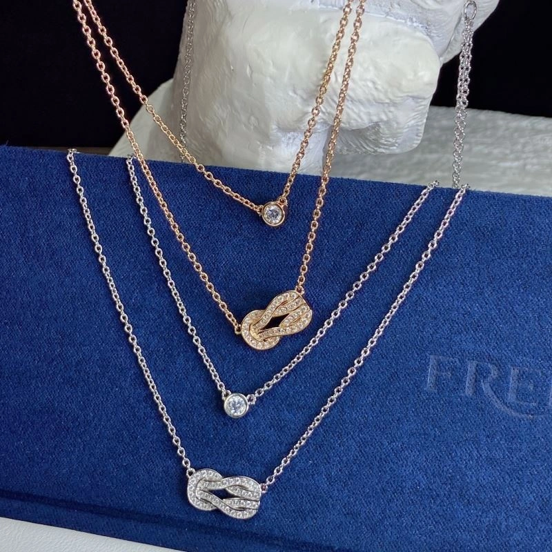 Sporty Fred Necklaces 213507
