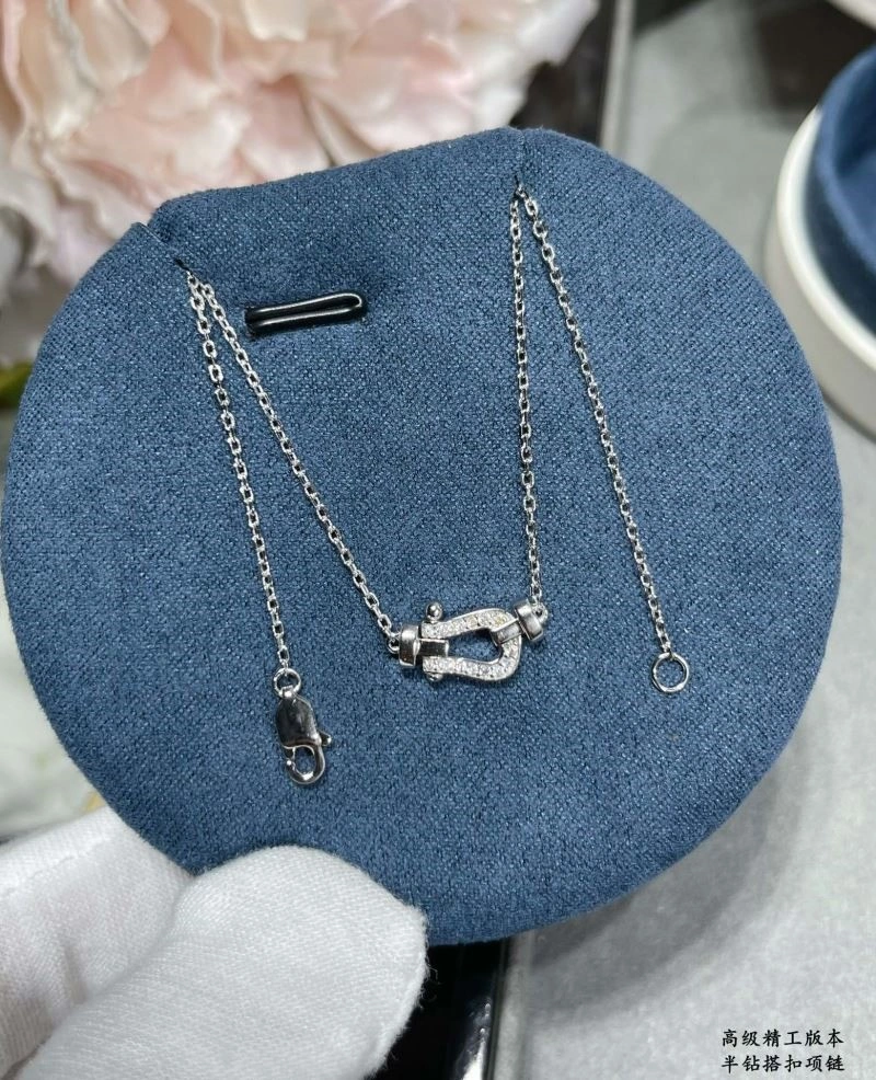 EyeCatching Fred Necklaces 210775