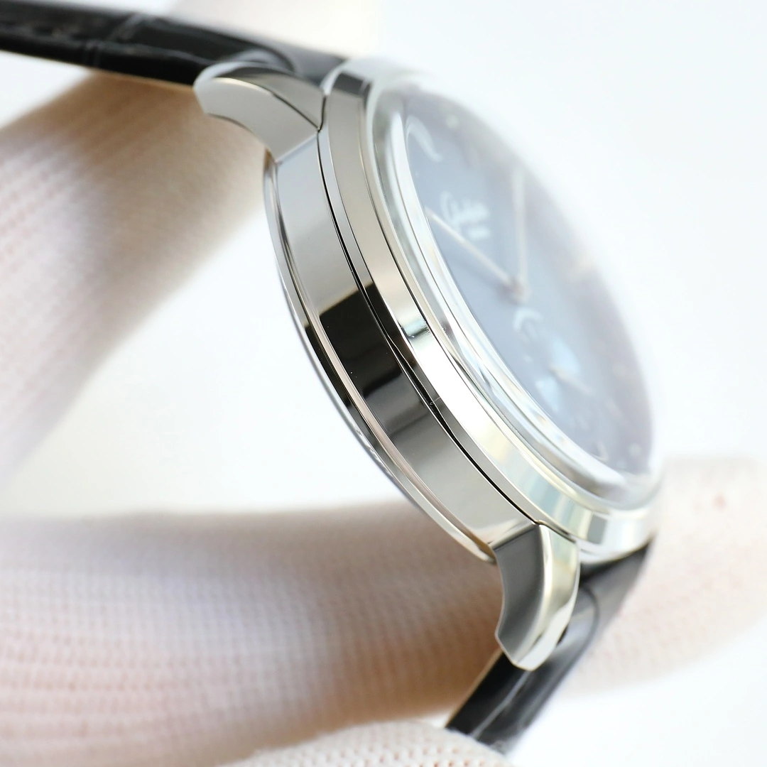 Vibrant GLASHUTTE Watches 182634