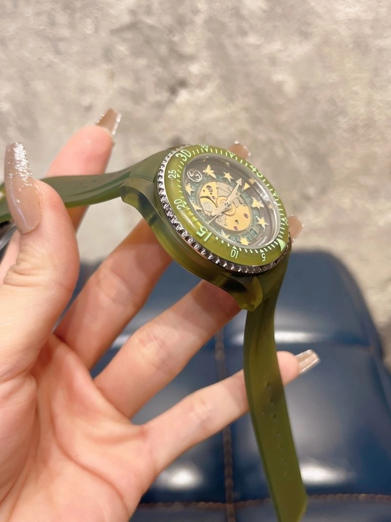 AllSeason GUCCI Watches 183313