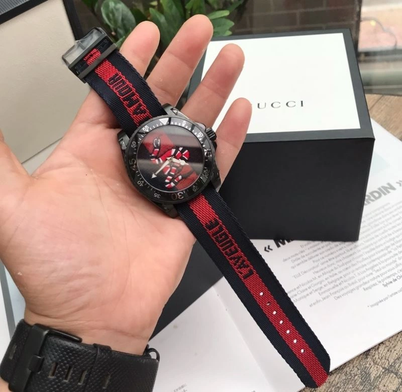 Snug GUCCI Watches 183300
