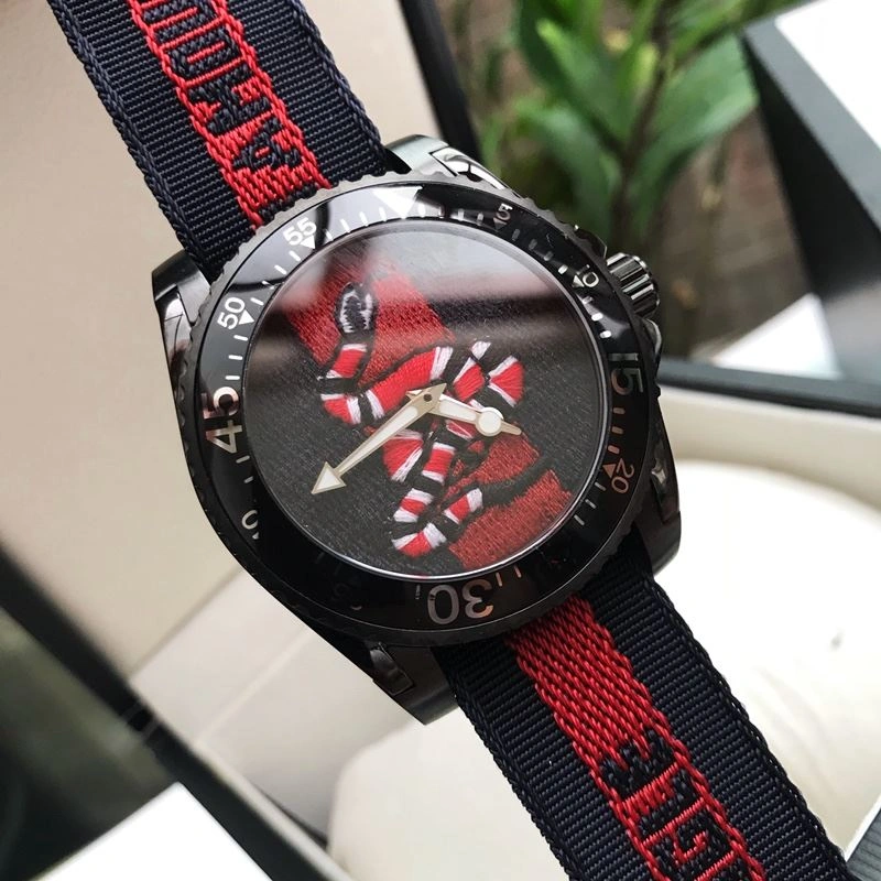 Snug GUCCI Watches 183300