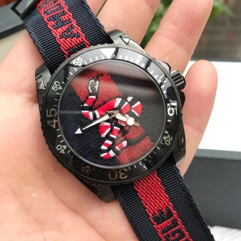 Snug GUCCI Watches 183300