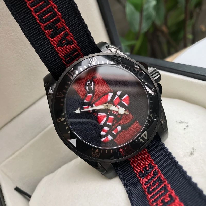 Snug GUCCI Watches 183300