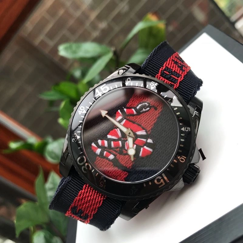 Snug GUCCI Watches 183300