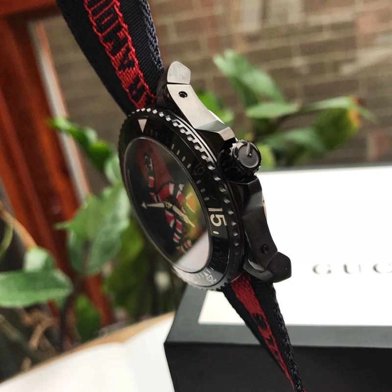 Snug GUCCI Watches 183300